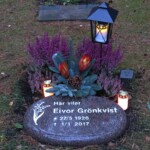 Blommor och ljus på Alla Helgons Dag 2017-11-04.